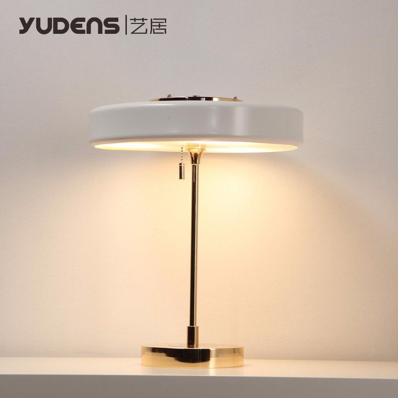 Postmodern minimalist desk lamp designer Classic style neoclassical fashion book room bedroom living room net red ins table lamp