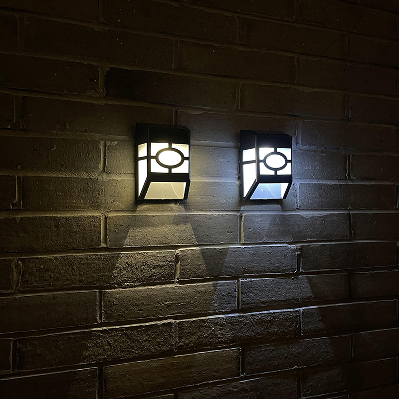 Solar Retro Wall Lamp Outdoor Waterproof Villa Courtyard Garden Garden Railing Fence Fence Aisle Hallway Terrace Lamp