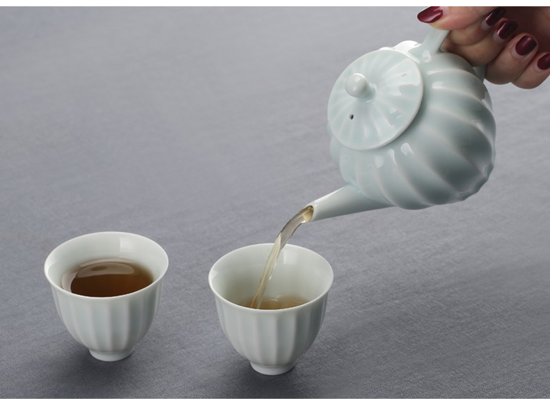 The Mini kung fu tea sets accessories work is suing ceramic teapot teacup household of a complete set of creative tea tea table