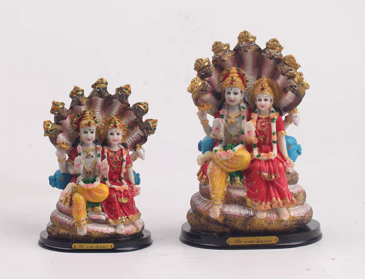 ヒンドゥー教のヴィシュヌとクリシュナをモチーフにした手描きの樹脂製装飾品（輸出用）