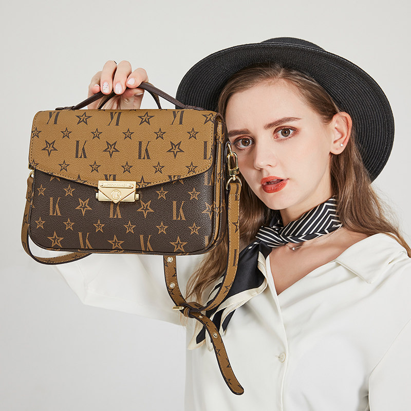 Hong Kong Tide Brand Joker New 2021 Vintage Fashion Joker Old Flower Flour Small Square Bag Pet Bag