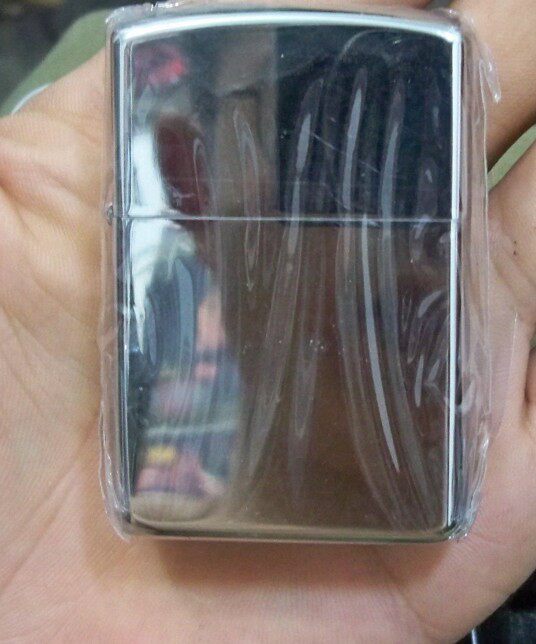Suluo electroplating mirror retro kerosene lighter feels hard and not easy to fade. The new machine can be used as a mirror
