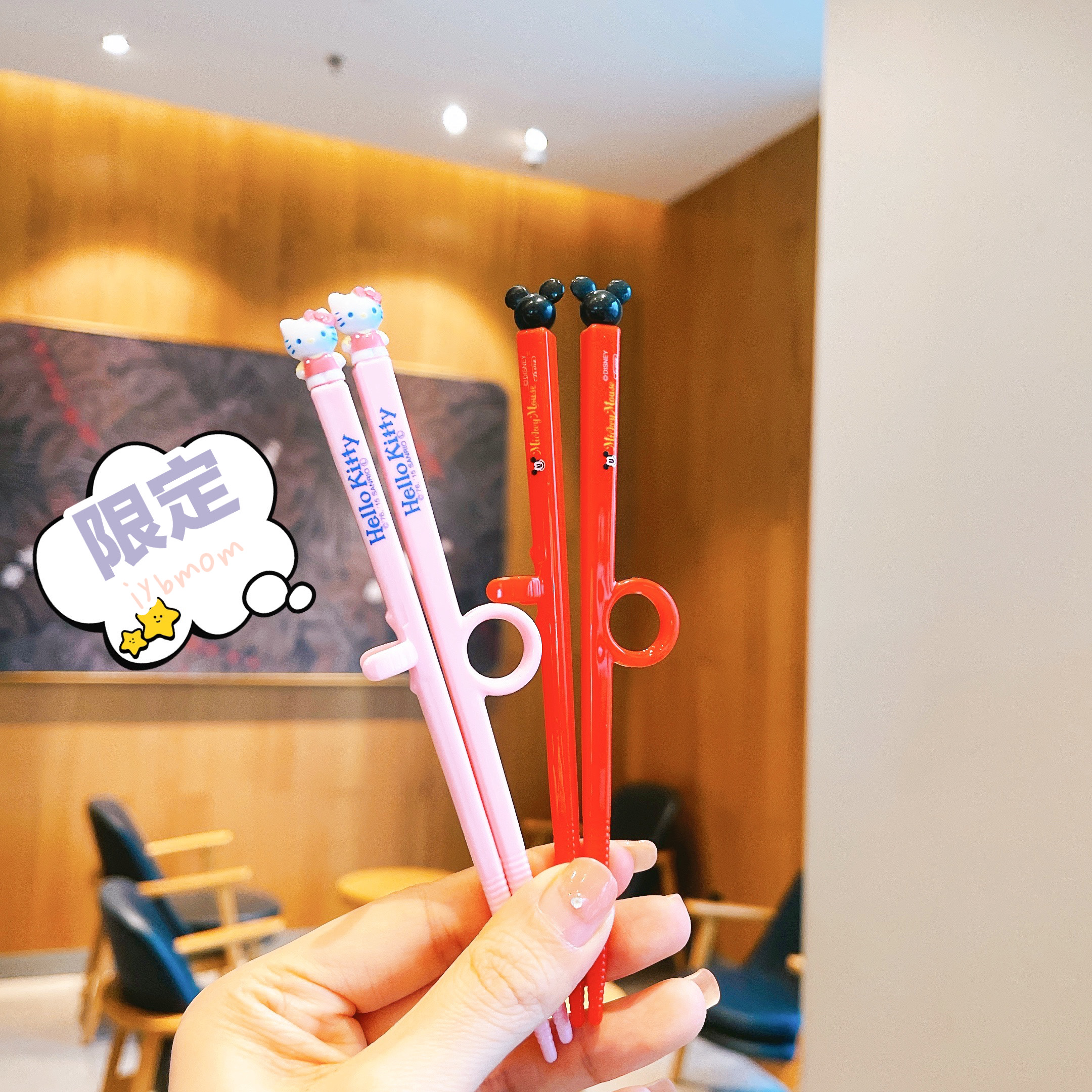 Japan's Skater baby infant child training chopsticks Mickey KITTY Exercise learning chopstick right hand 2-3-4 years old