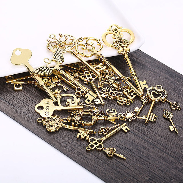 Mixed retro key DIY handmade mechanical steampunk jewelry accessories pendant mobile phone shell material bag