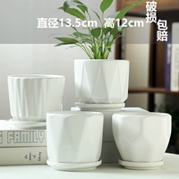 Четыре среднего числа белые как нефрит