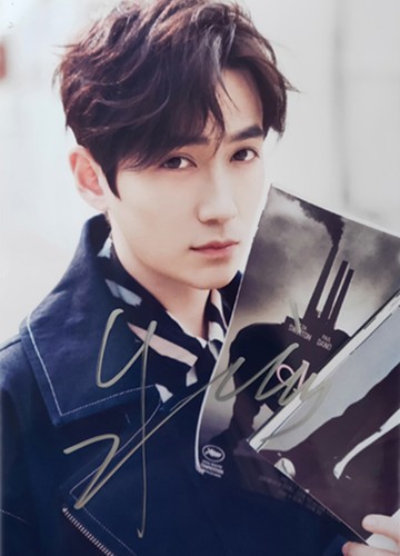 Zhu Yilong signature photo with the same peripheral autographed photo limited collection handwritten signature gift 