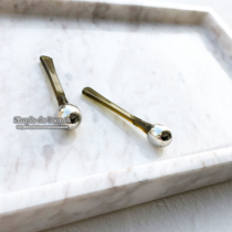  LM The same domestic model but a very textured eye vibrator lets have one hand