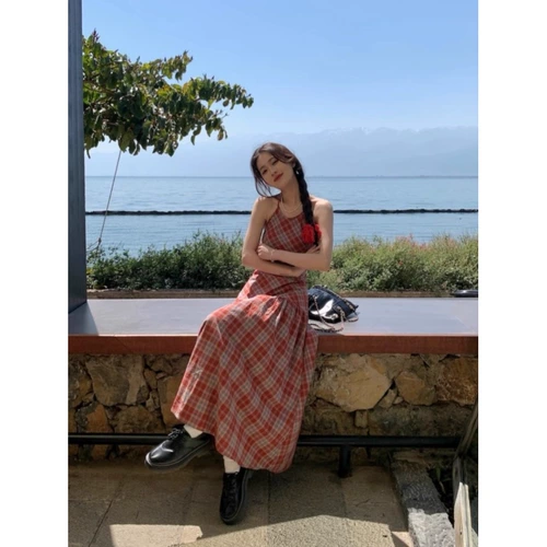 Летнее красное цветное платье-комбинация, ремень, длинная юбка, с открытой спиной, А-силуэт, яркий броский стиль