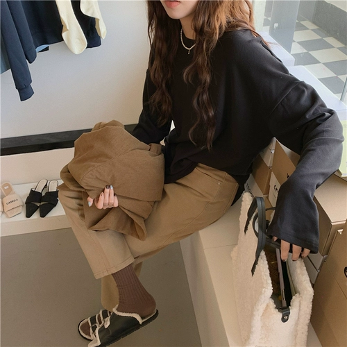 Бархатная приятная телу осенняя утепленная белая брендовая футболка для отдыха