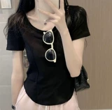 Белая летняя приталенная короткая футболка с коротким рукавом