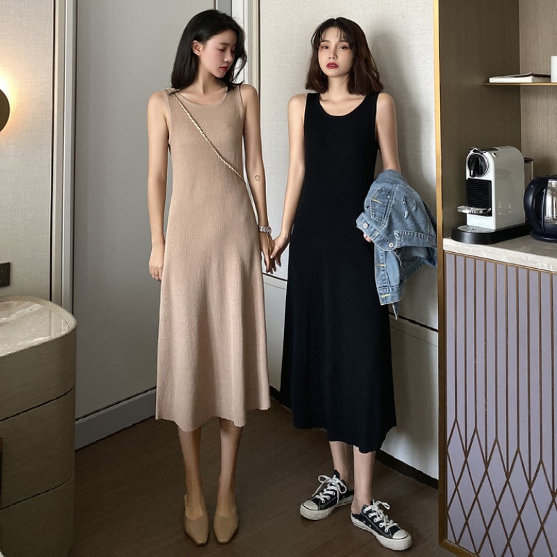 Dress up small women 2021 new summer thin waist slim knitted suspender skirt temperament small black skirt