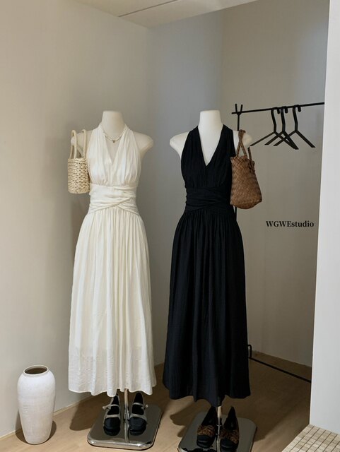 Lin Xiasha's French-Style Pleated V-Neck Halter Design, Unique and Beautiful Long Dress with a Cinched Waist