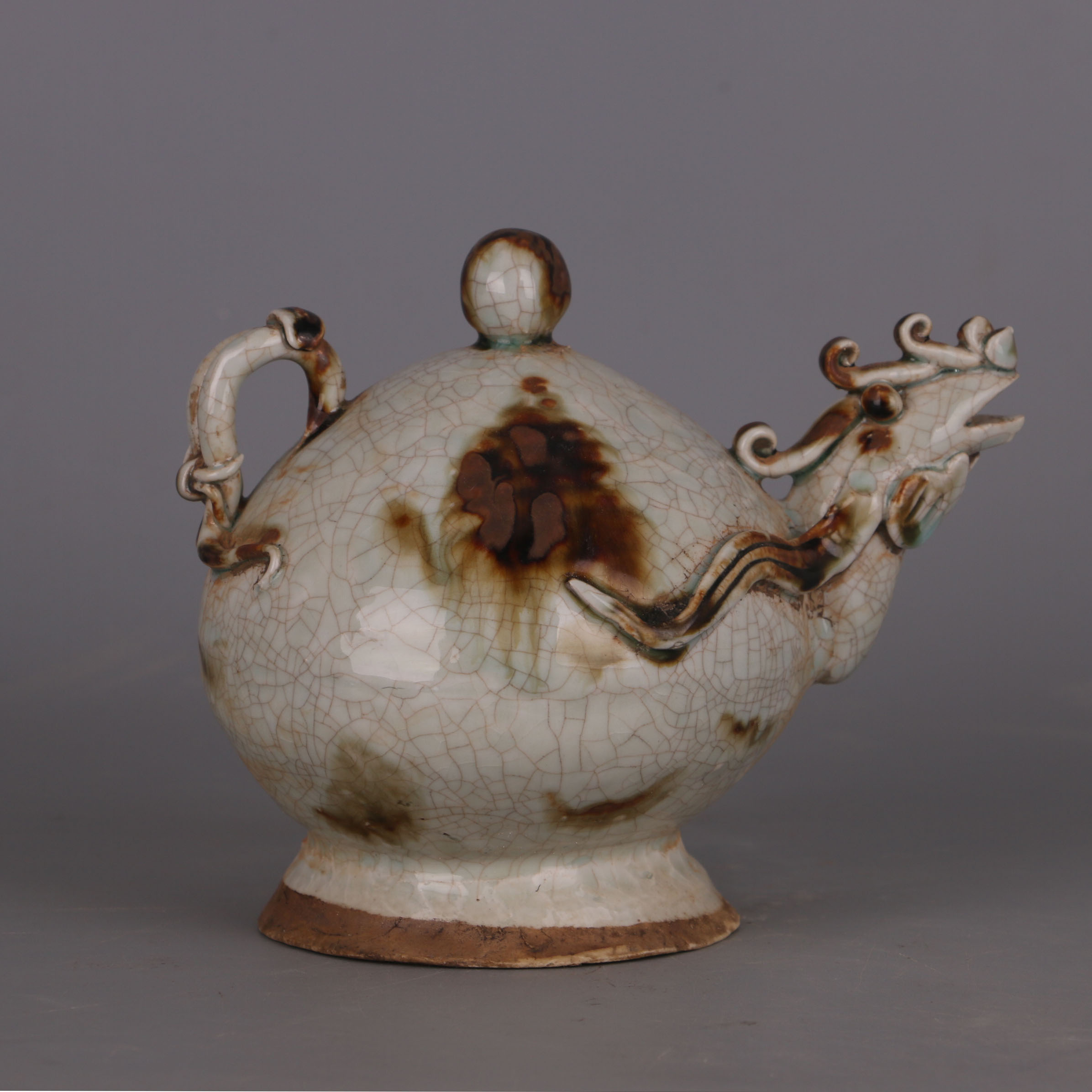 時代物 湖田窰白磁小壷 木箱付 茶道具 中国古玩骨董 白磁 肩付壺 小壺 唐物 中国美術 中国古玩 唐代 高さ12㎝ 李朝 高麗