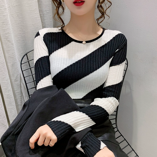 Демисезонный трикотажный приятный телу свитер, 2020, круглый воротник, облегающий крой, в западном стиле