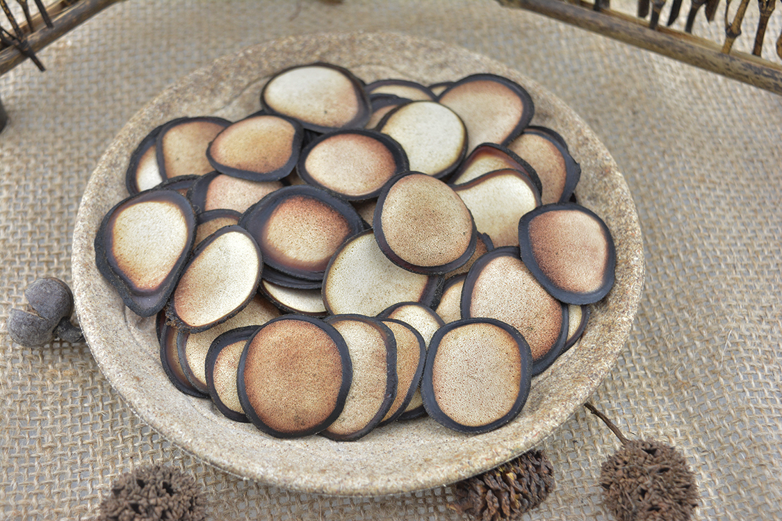 Antler flakes of powdery mildew in the skin