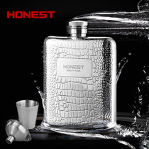 Handling high - grade 304 stainless steel thickness small wine pot with outdoor portable 6 ounce personality engraved metal bottle