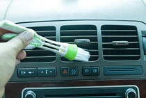 Multifunctional double head car with air outlet cleaning brush dust removing window slot slit domestic decontamination shutter cleaning brush