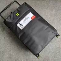 Черный классический чемодан