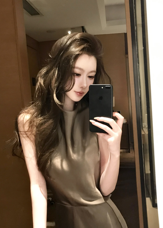 Fuujane Floating Light and Still Shadow Satin Silky Acetate Texture Cool and Elegant White-Enhancing Halter Dress