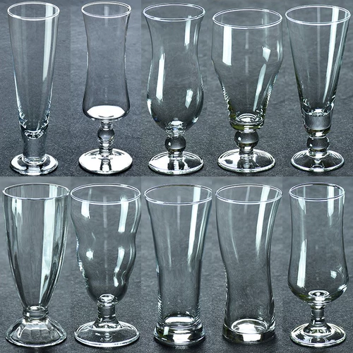 Маленькая чайная чашка, коктейльный стакан, бокал, стеклянный корсет