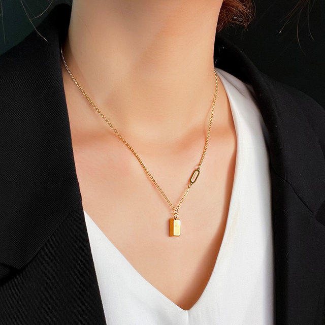 Double-sided rich gold brick necklace female stack chain pendant simple light luxury clavicle chain personality temperament titanium steel jewelry vibrato