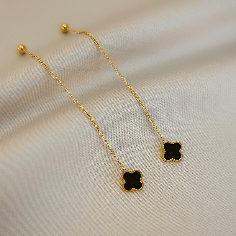 Anti-fall of the trampoline four-leaf straw bracelet long version of the stream Soar pendant minimalist Personality New Ear Needle Temperament Tide Earrings Titanium Steel