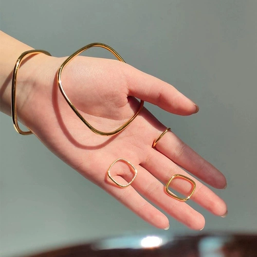 TikTok, квадратный брендовый женский браслет из нержавеющей стали, небольшое дизайнерское изысканное ювелирное украшение, легкий роскошный стиль