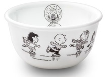 South Koreas Generation Buy American Conning peanuts Snoopy black and white heat resistant glass tableware bowl 330ML