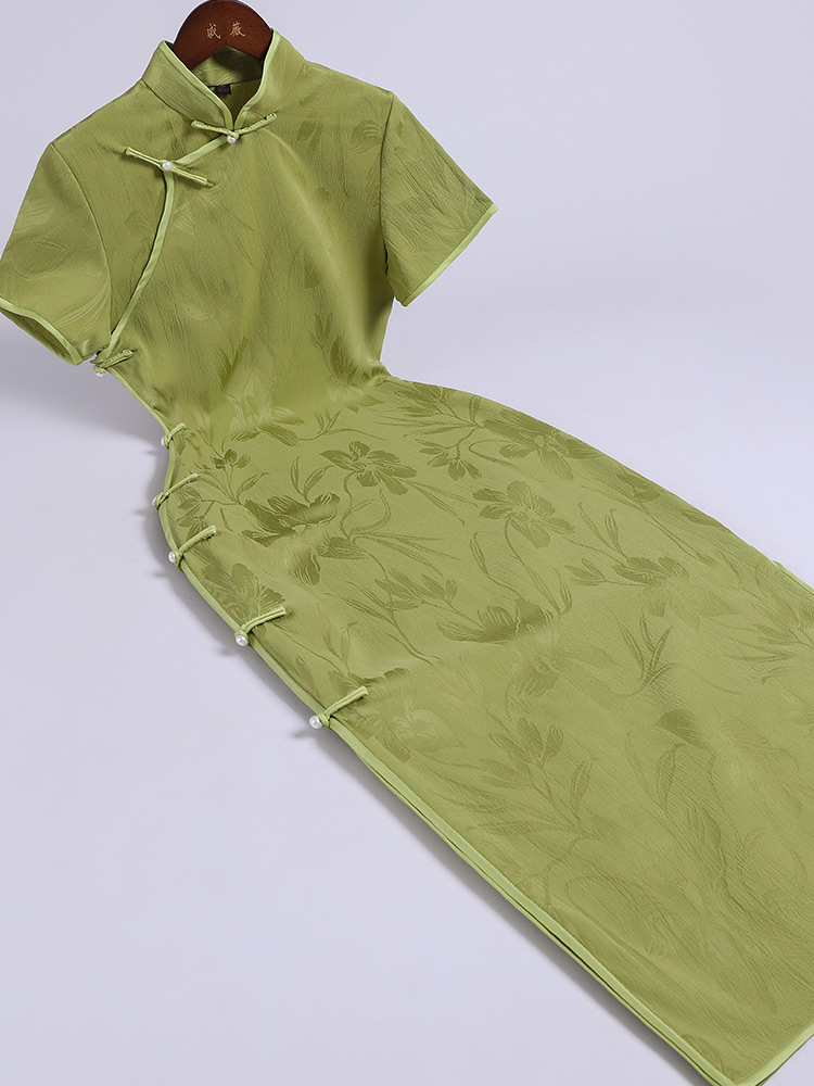 Lightweight retro cheongsam, 2023, bright catchy style Lightweight retro cheongsam, 2023, bright catchy style