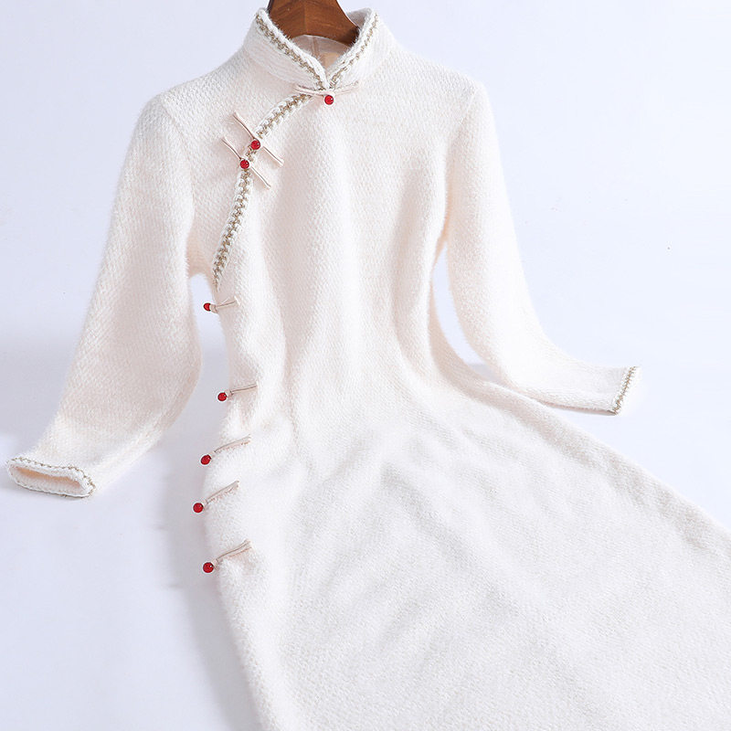 Qi Wei improved New Year's cheongsam young 2021 new winter Chinese style retro temperament dress plus velvet thickening