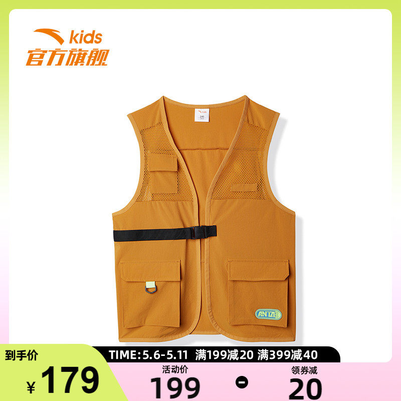 Start of the day) An installation of the children's clothing 2022 new children's jacket boys' overalls for the Machia shirt outside the Machia men 's