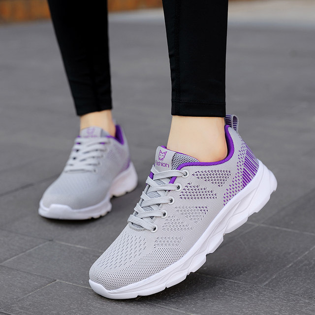 Middle-aged 40 middle-aged and elderly 50-year-old soft-soled women's comfortable mother shoes 60 spring and autumn women's shoes non-slip running sneakers