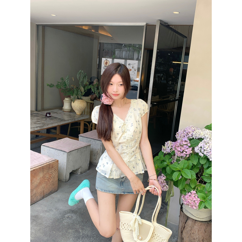 Cocori LAOSHU ~ Floral Lace Blouse, New Summer Style, Slim Fit, Sweet and Spicy Girl V-Neck Shirt, Short-Sleeved Top, Slimming