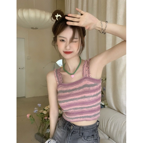 Короткая трикотажная летняя майка топ, облегающий крой, городской стиль