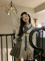 Синий галстук, брошь