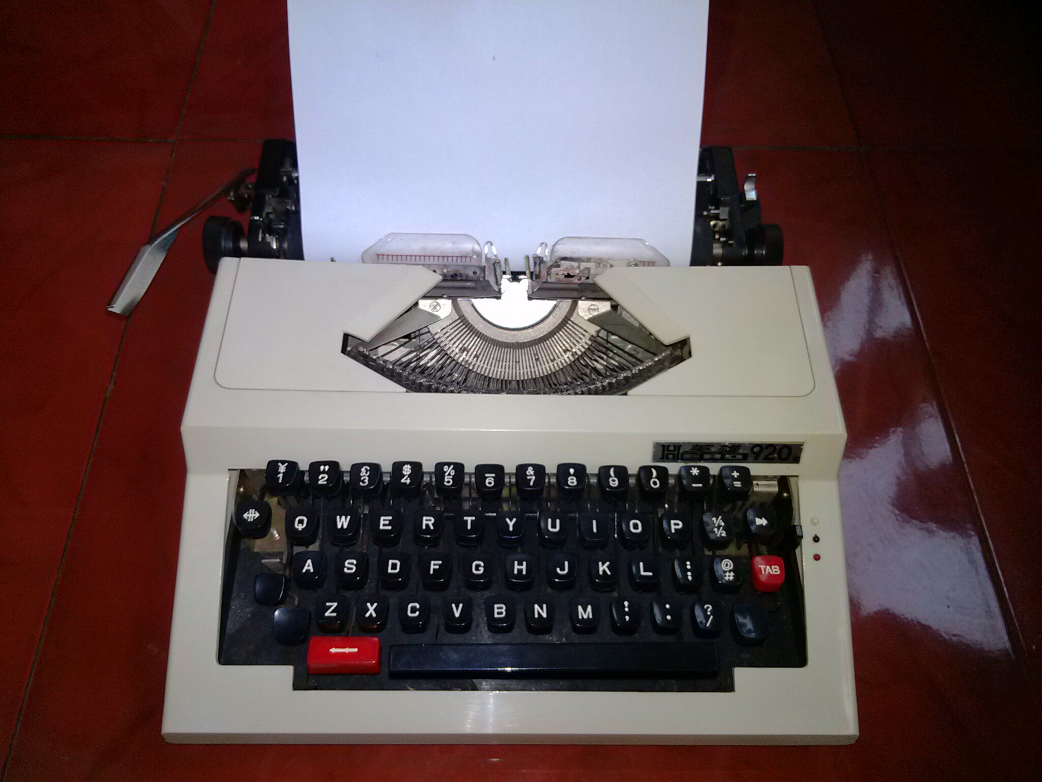 The rare HERO HERO 920 typewriter on the market is normal and good typing