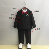 Пиджак классического кроя, жилет, штаны, галстук-бабочка на лацкан