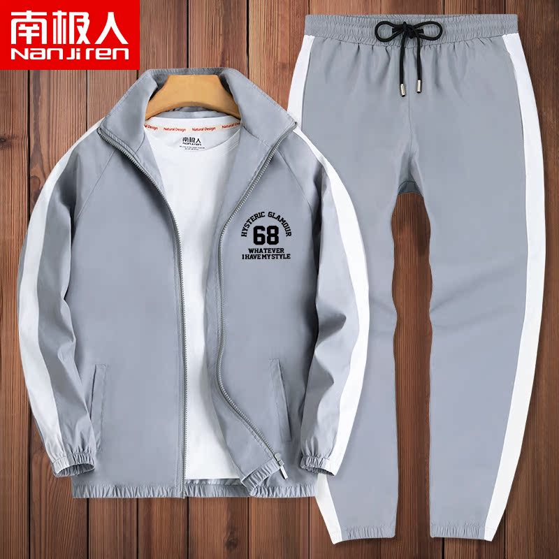 Nam giới thường phù hợp với mùa hè loose-fitting Hàn Quốc phiên bản của xu hướng này với một bộ quần áo giản dị đẹp trai hai mảnh thiết mỏng.