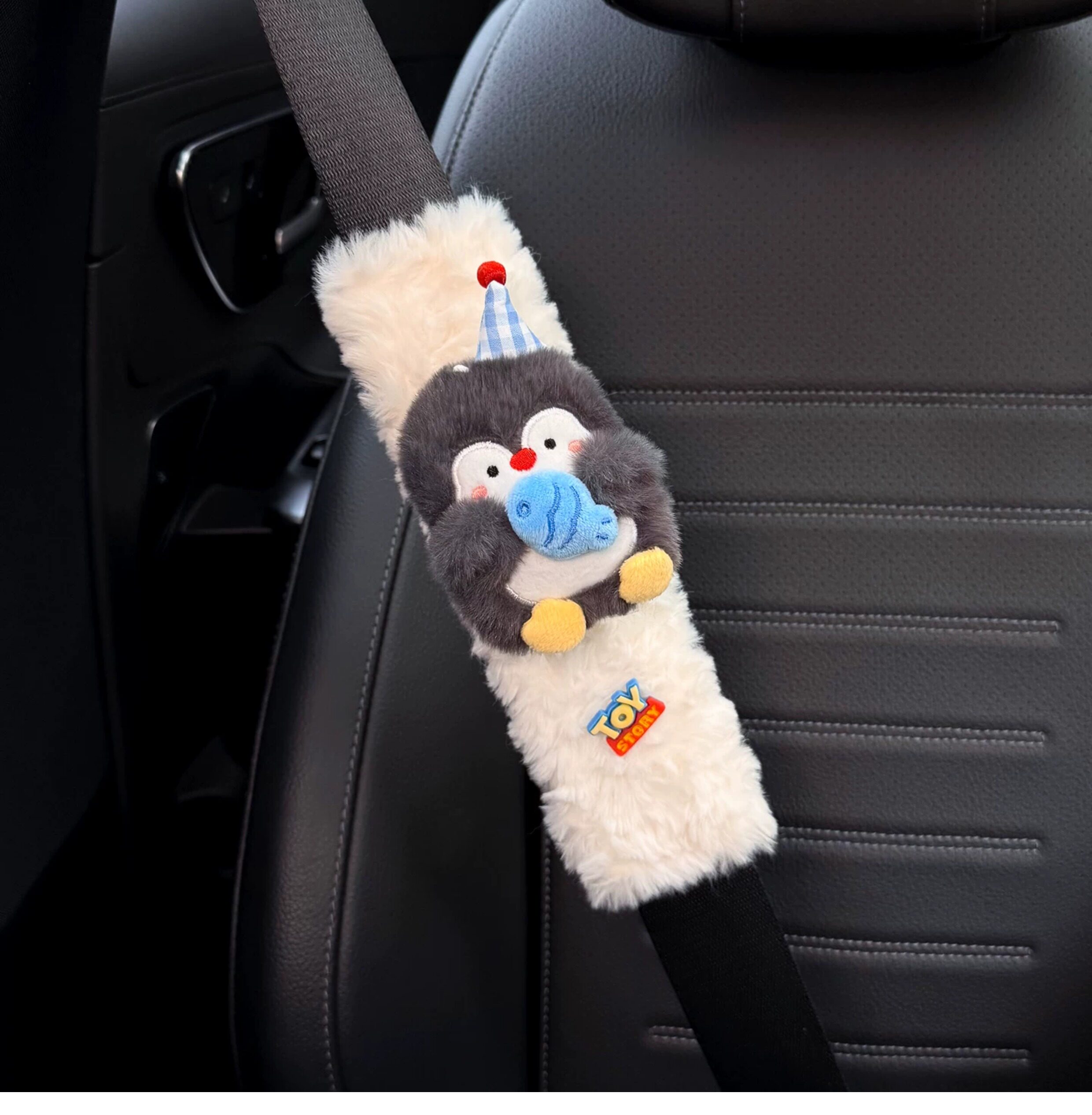 2026 New Penguin Car Seatbelt Shoulder Pad Set, High-end Decoration, Suitable for All Seasons, for Couples and Women