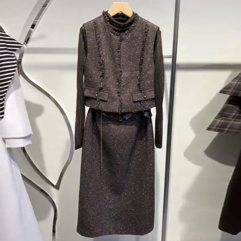 Chanel-Style Tassel Tweed Sleeveless Vest Short Jacket and Skirt Set for Women, 2026 Autumn New Two-Piece Set Chanel-Style Tassel Tweed Sleeveless Vest Short Jacket and Skirt Set for Women, 2026 Autumn New Two-Piece Set