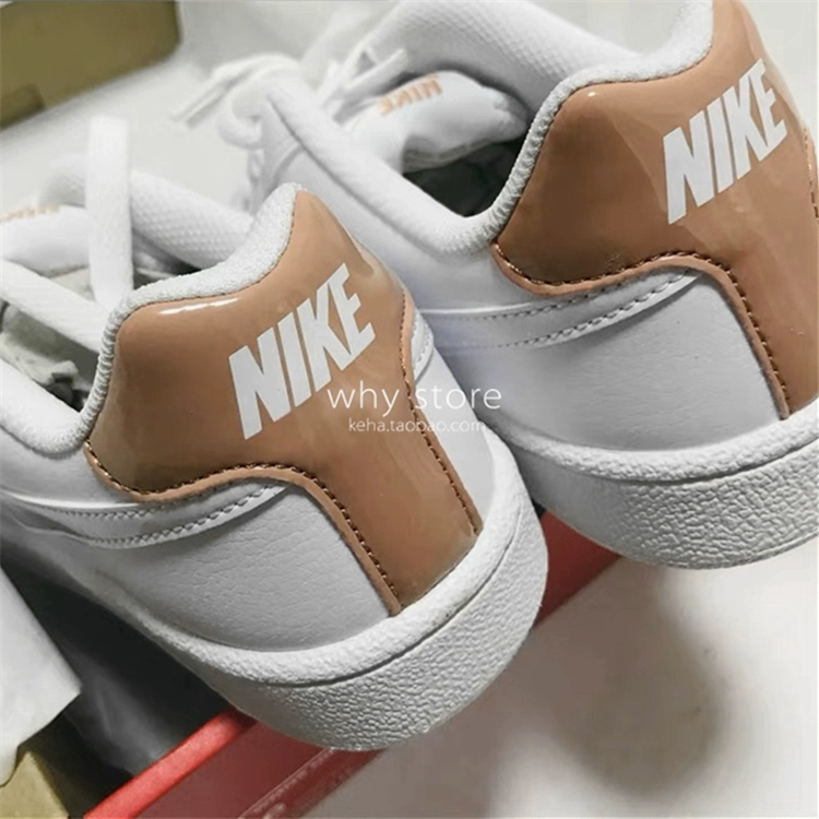 Nike Court Royale màu trắng hồng vàng trắng nhỏ Giày trắng nữ giản dị đế thấp 749867-116 - Dép / giày thường