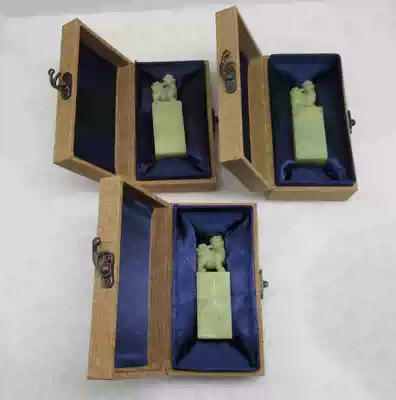A group of 3 parties 2 5*2 5*8CM boutique sealed door frozen ancient beast Qingtian stone Bahrain Shoushan seal stone seal stone
