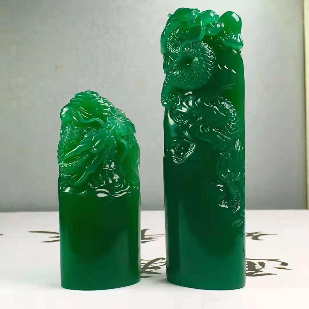 Elegant green boutique seal emperors green swing piece handlebar piece pendant with stone hand alchemy and stone Xi'an green seal engraving