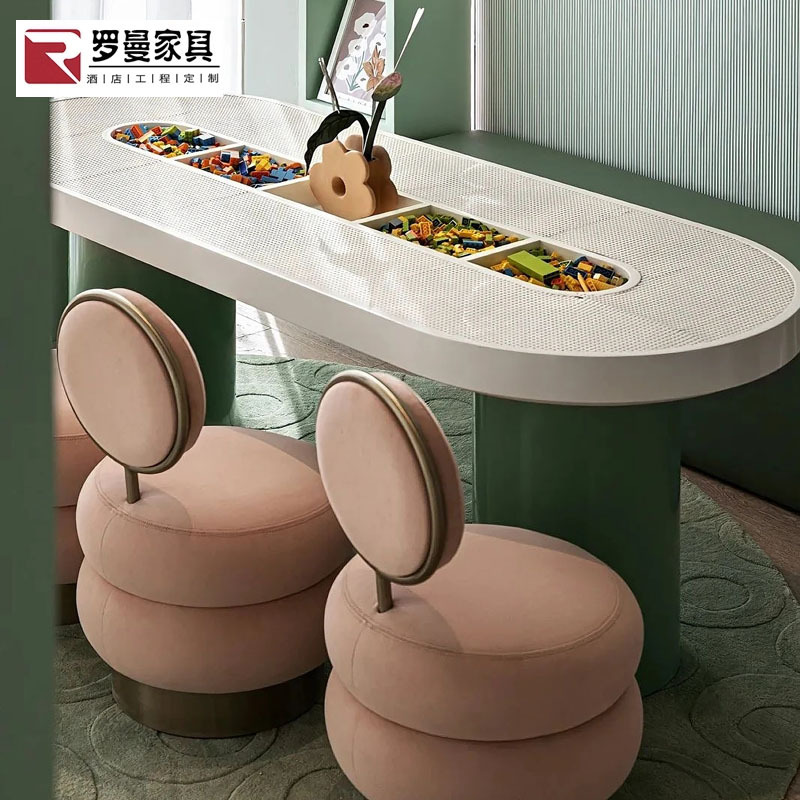 Hotel Children's Entertainment Solid Wood Tables and Chairs, Kindergarten Learning Craft Tables and Stools, Sales Office Mezzanine Baby Building Block Table