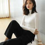 Базовый приятный телу осенний демисезонный лонгслив, высокий воротник, с рукавом, в западном стиле