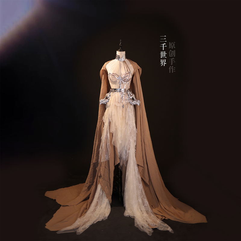 Original Desert Dune Wasteland Hooded Cloak with Worn Fishbone Waistband and Tattered Fabric, Western-Style Atmosphere Travel Photography Outfit