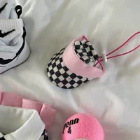 Черно-белая шляпа только для сетки