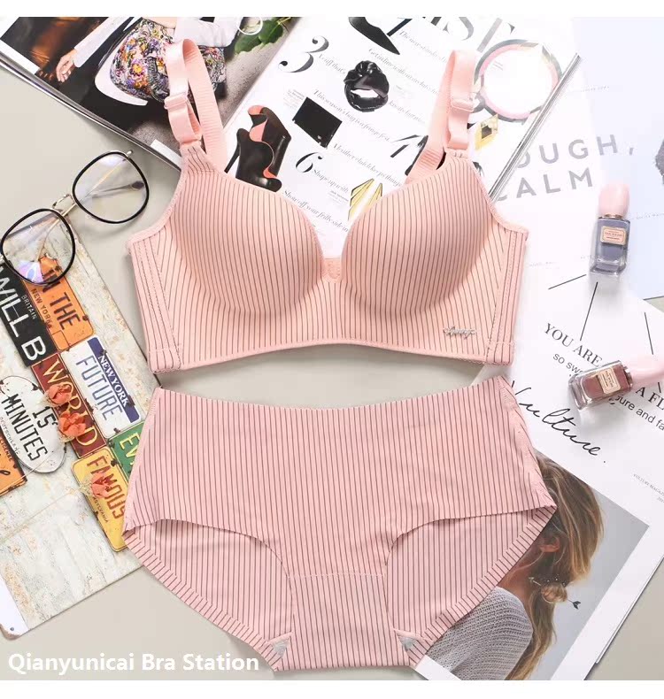 Peach Love sọc Không có vòng thép Nữ Đồ lót gợi cảm Điều chỉnh liền mạch Ngực nhỏ Tập hợp áo ngực quần áo lót đúc cao cấp