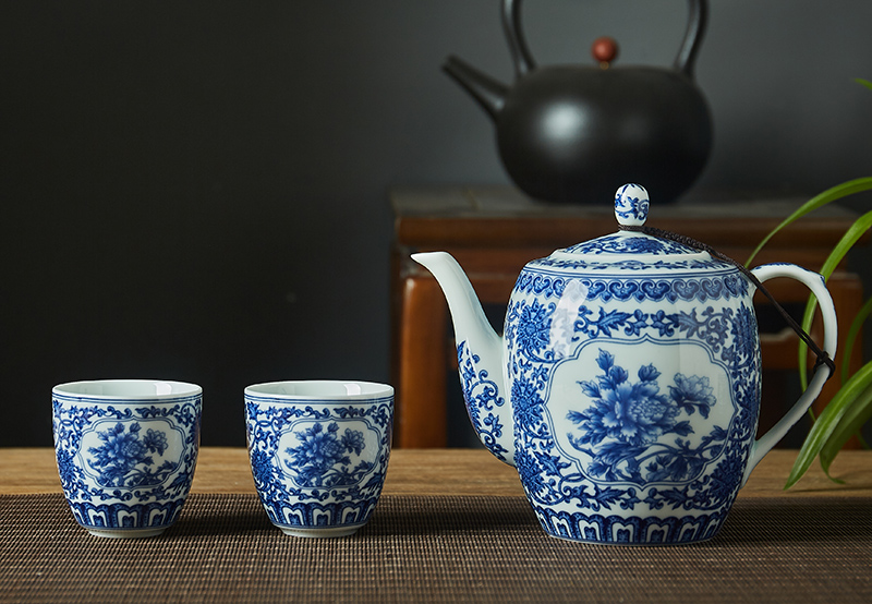 Jingdezhen ceramic tea set big teapot teacup with blue and white porcelain filter blue and white porcelain gift box package