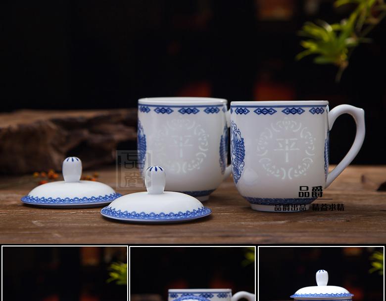 Jingdezhen blue and white porcelain cup with cover and exquisite ceramic cups hollow out a cup of water glass cup and cup boss